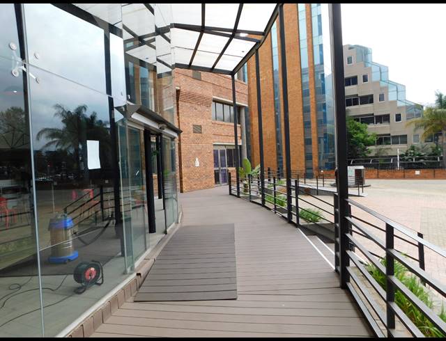 1,000M² OFFICE TO LET IN FERNDALE
